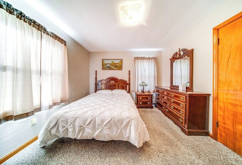 < 1 Mi To Lake Erie: Ashtabula Hideaway!