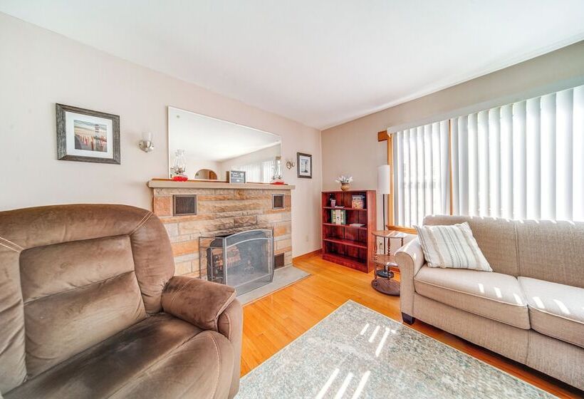 < 1 Mi To Lake Erie: Ashtabula Hideaway!