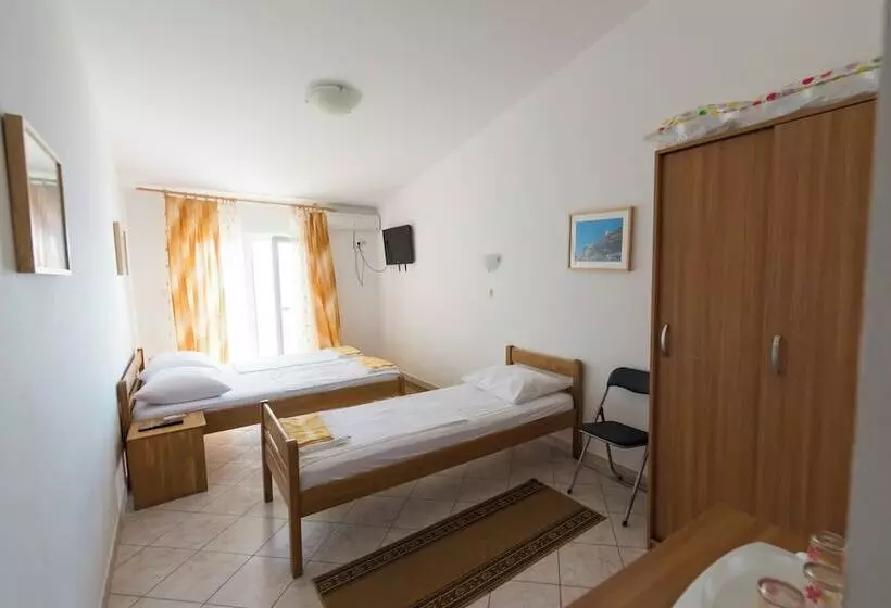 B&b Pero Near Sea With Hot Tub Access