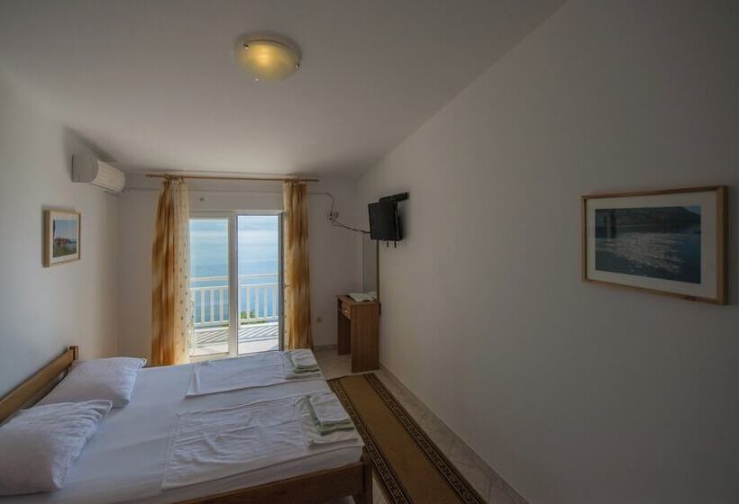 B&b Pero Near Sea With Hot Tub Access