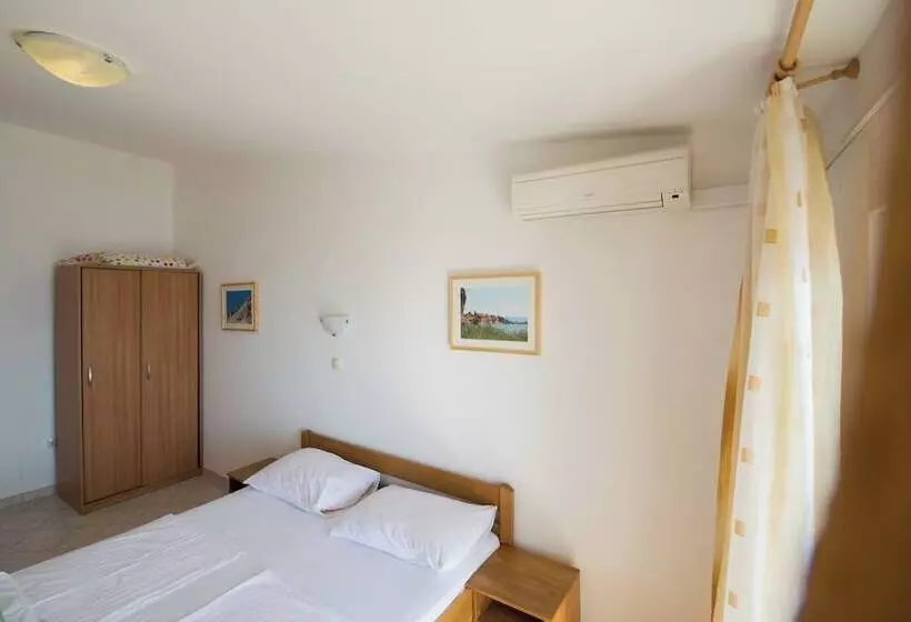 B&b Pero Near Sea With Hot Tub Access