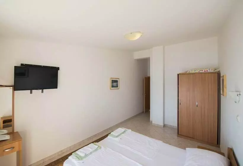 B&b Pero Near Sea With Hot Tub Access