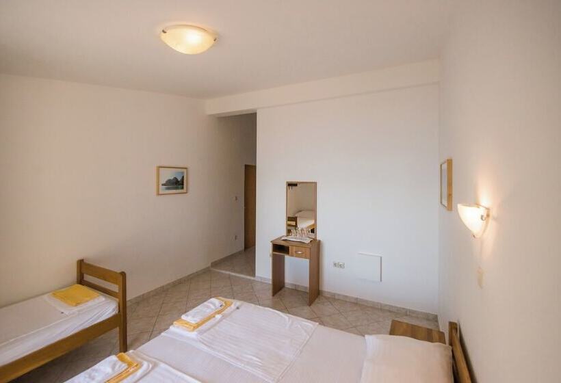 B&b Pero Near Sea With Hot Tub Access