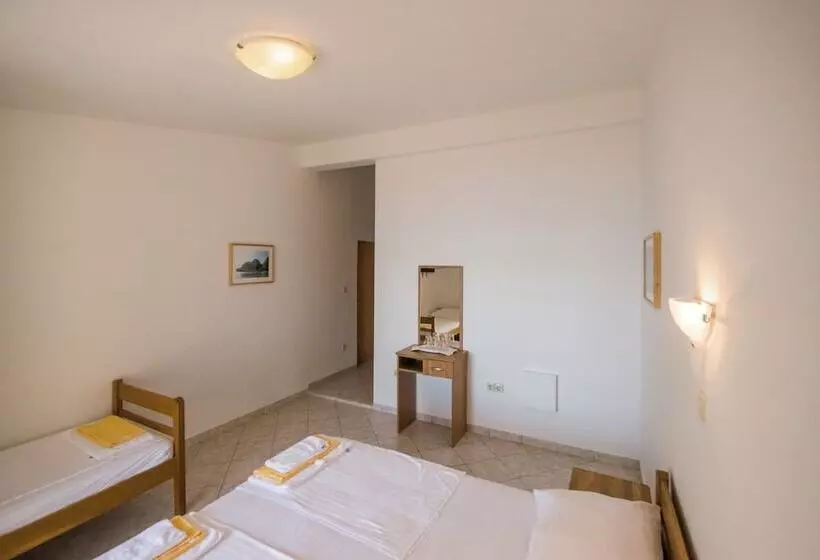 B&b Pero Near Sea With Hot Tub Access