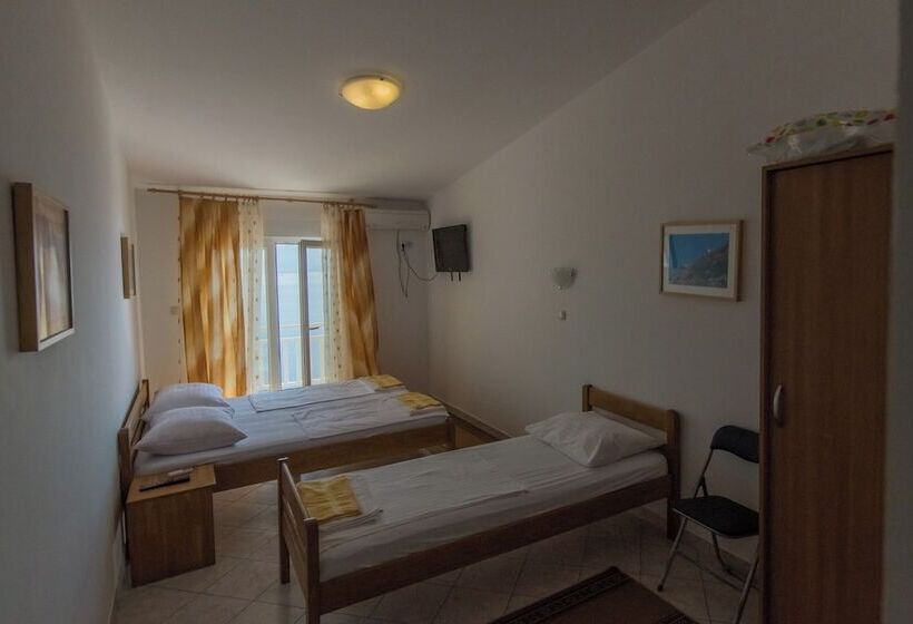 B&b Pero Near Sea With Hot Tub Access