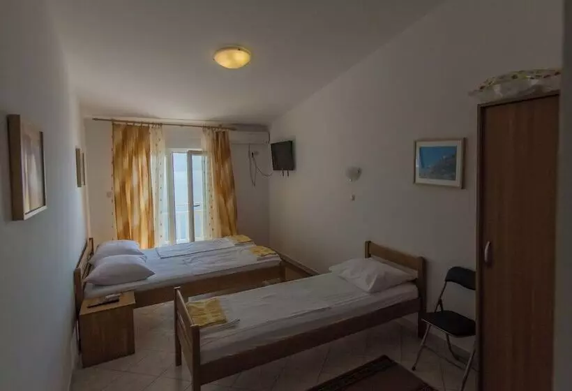 B&b Pero Near Sea With Hot Tub Access