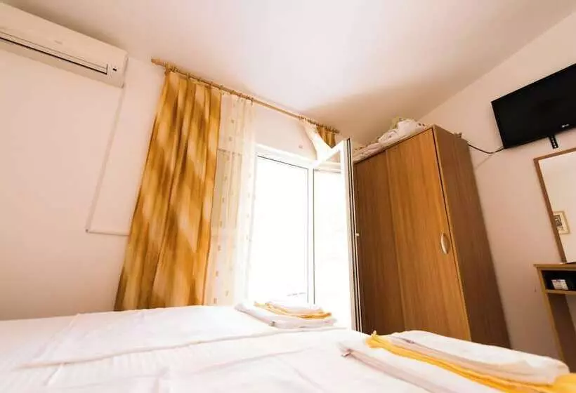 B&b Pero Near Sea With Hot Tub Access