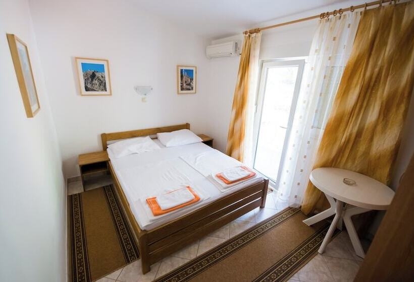 B&b Pero Near Sea With Hot Tub Access