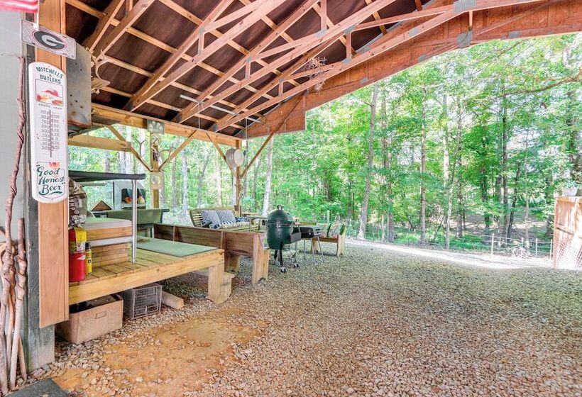 7 Mi To Carters Lake: Cabin W/ Pond & Pedal Boat!