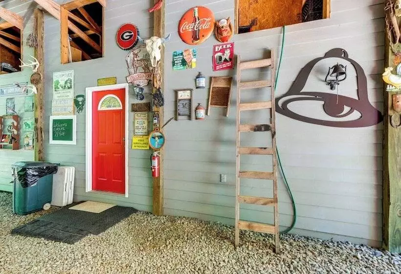 7 Mi To Carters Lake: Cabin W/ Pond & Pedal Boat!