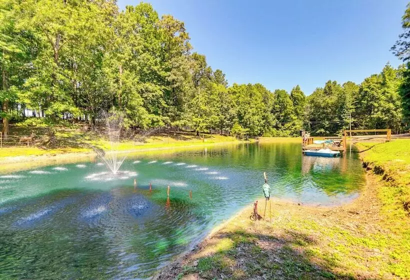 7 Mi To Carters Lake: Cabin W/ Pond & Pedal Boat!