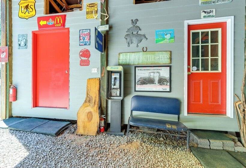 7 Mi To Carters Lake: Cabin W/ Pond & Pedal Boat!