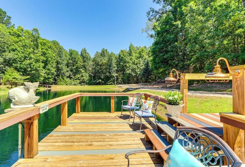 7 Mi To Carters Lake: Cabin W/ Pond & Pedal Boat!