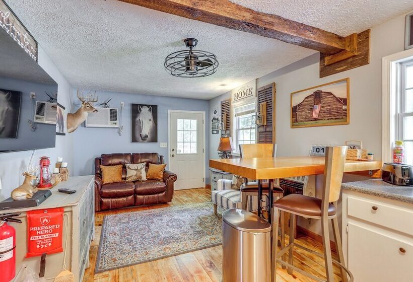 7 Mi To Carters Lake: Cabin W/ Pond & Pedal Boat!