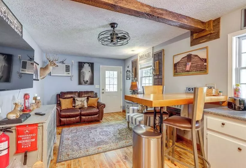 7 Mi To Carters Lake: Cabin W/ Pond & Pedal Boat!