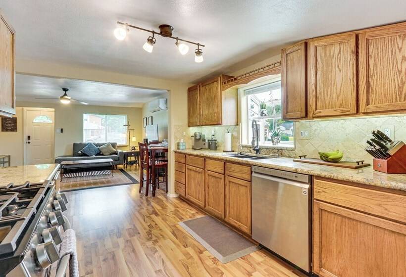 Coeur D Alene Cottage ~ 1 Mi To Downtown!