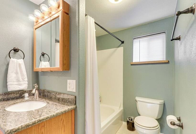 Coeur D Alene Cottage ~ 1 Mi To Downtown!