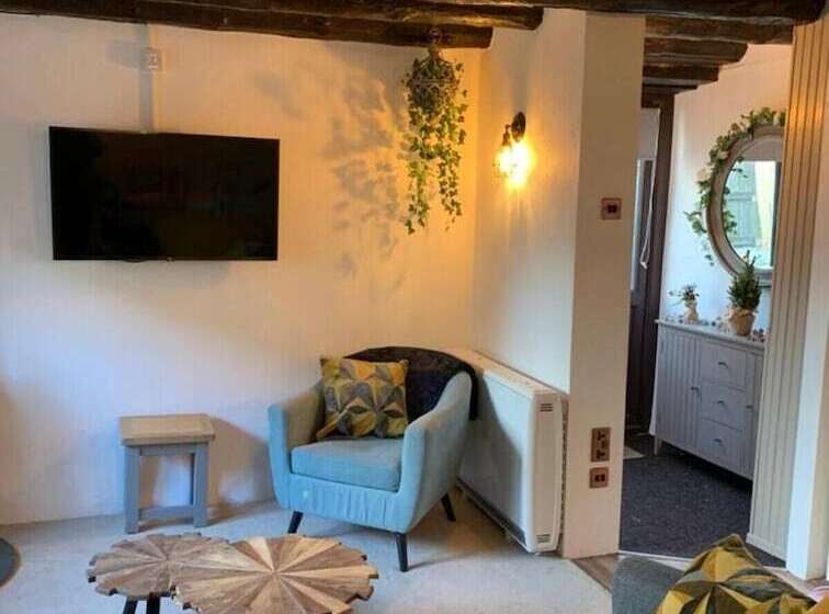 Cosy Cottage With Hot Tub Oozing Character!