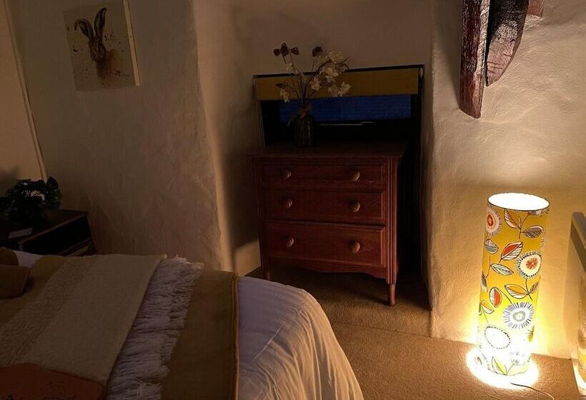 Cosy Cottage With Hot Tub Oozing Character!