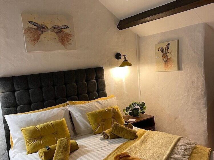 Cosy Cottage With Hot Tub Oozing Character!