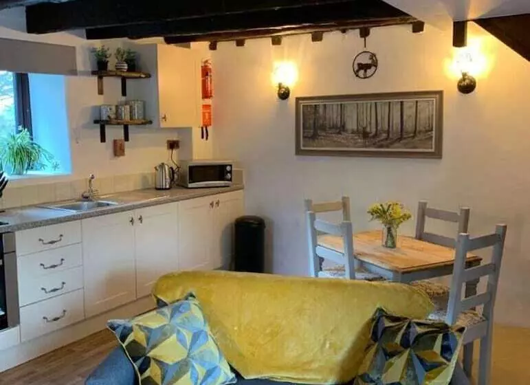 Cosy Cottage With Hot Tub Oozing Character!