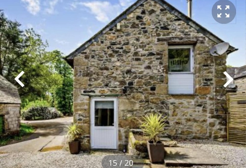 Cosy Cottage With Hot Tub Oozing Character!