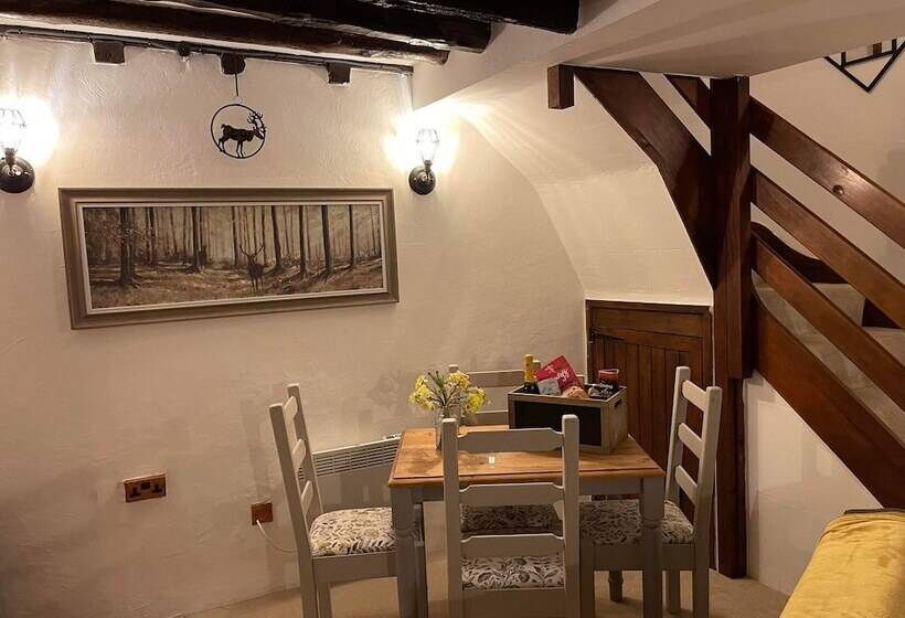 Cosy Cottage With Hot Tub Oozing Character!