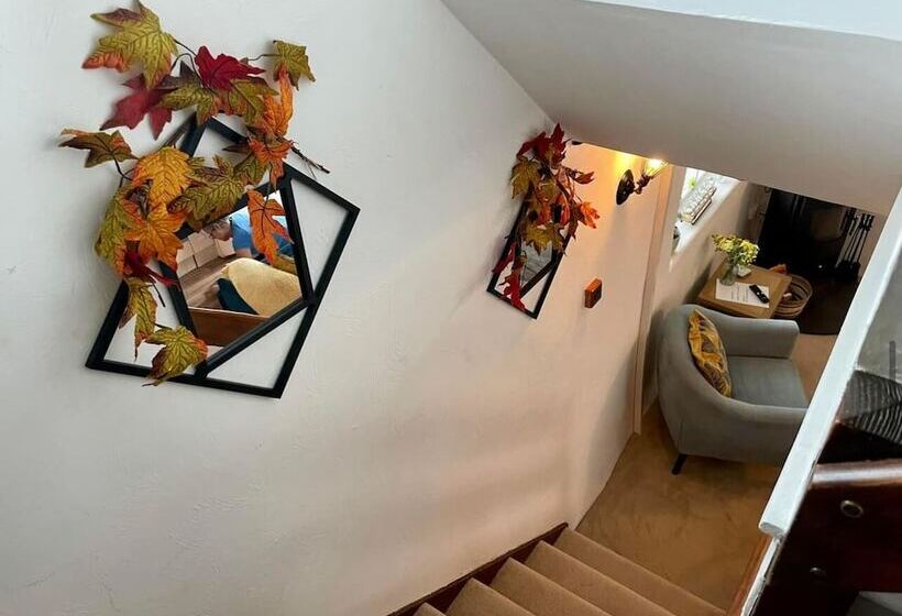 Cosy Cottage With Hot Tub Oozing Character!