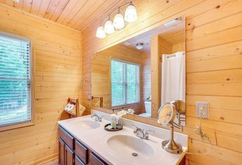 Crawford Cottage W/ Fireplace & Mountain Views!