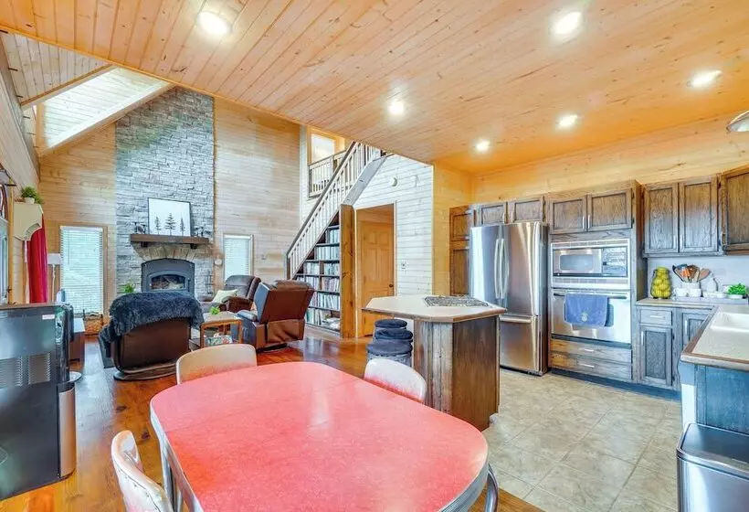 Crawford Cottage W/ Fireplace & Mountain Views!