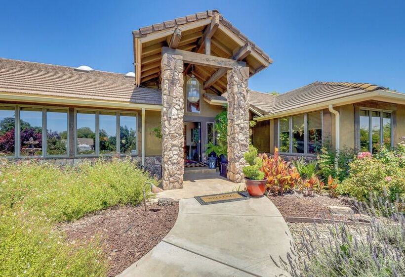 Luxe Paso Robles Retreat W/ Heated Pool & Lanai