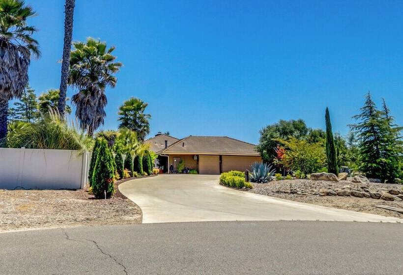 Luxe Paso Robles Retreat W/ Heated Pool & Lanai