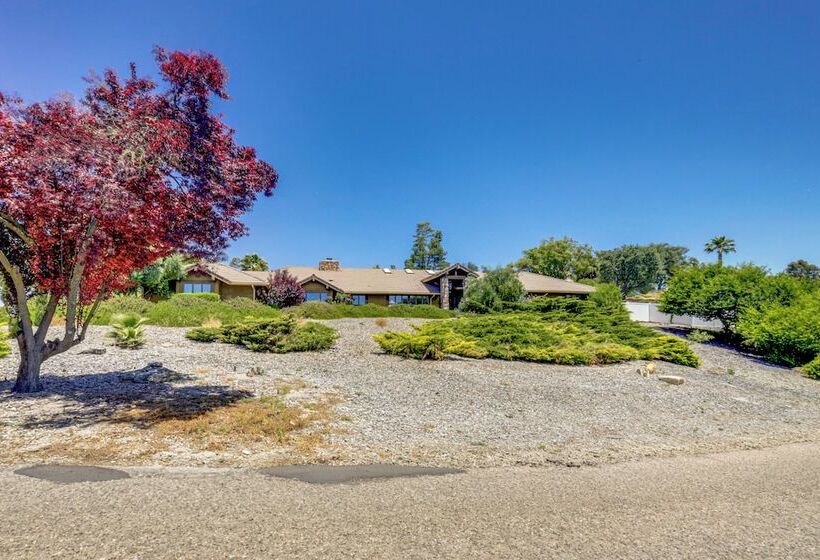 Luxe Paso Robles Retreat W/ Heated Pool & Lanai