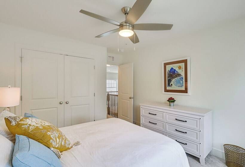 Maryland Family Home 1 Block To North East River!