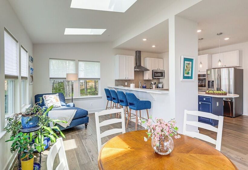 Maryland Family Home 1 Block To North East River!