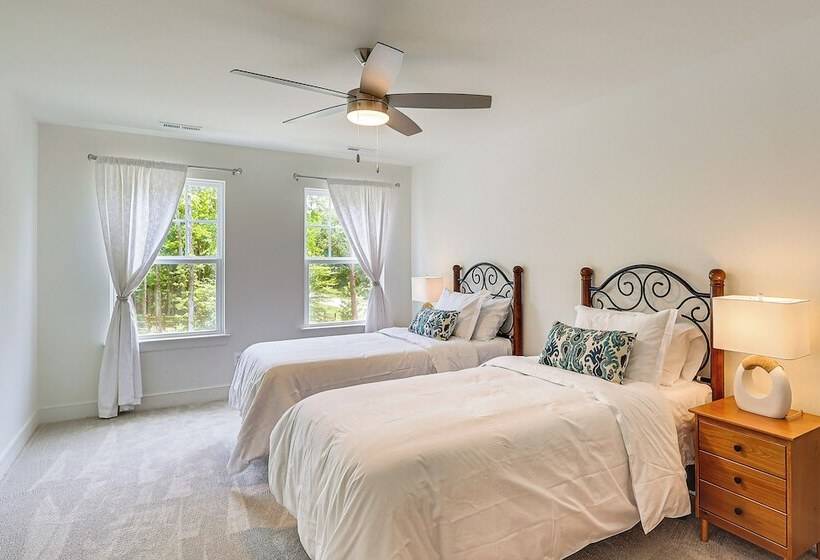 Maryland Family Home 1 Block To North East River!