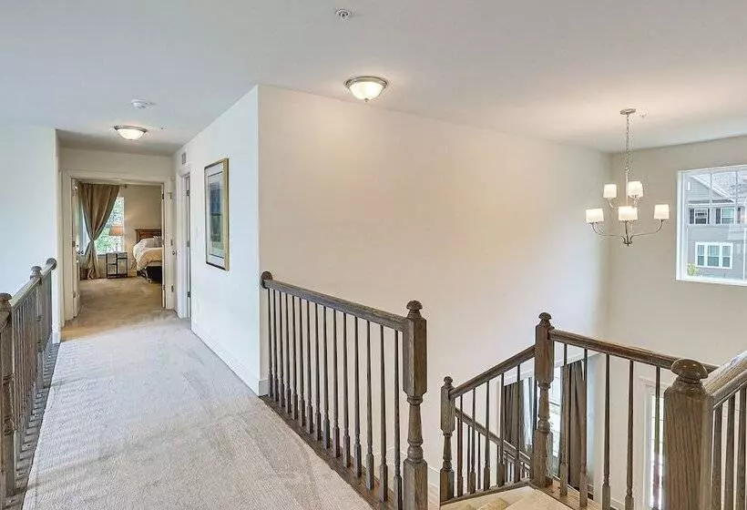 Maryland Family Home 1 Block To North East River!