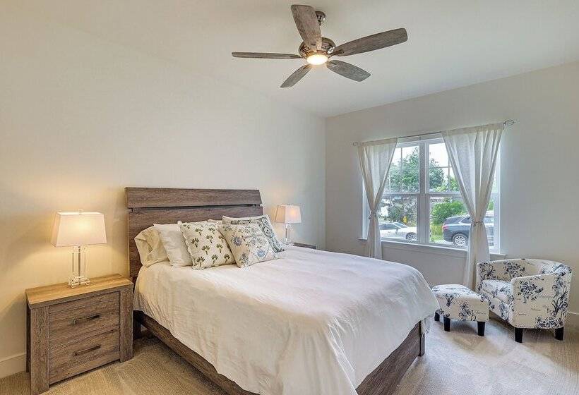 Maryland Family Home 1 Block To North East River!