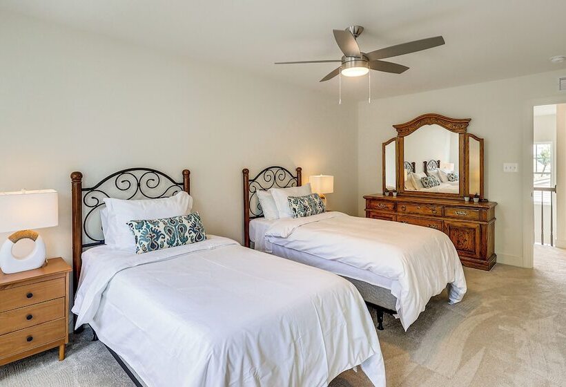 Maryland Family Home 1 Block To North East River!