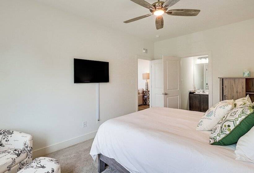 Maryland Family Home 1 Block To North East River!