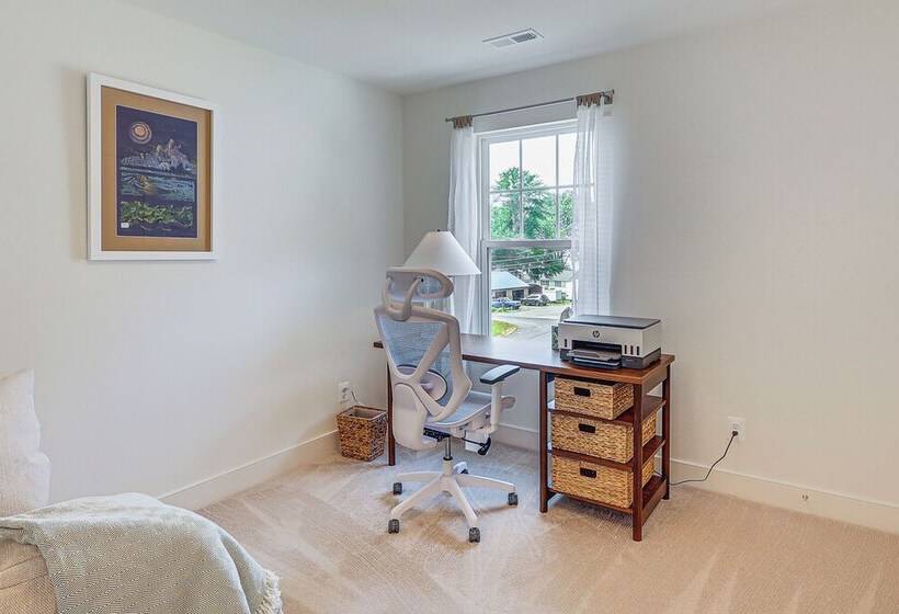 Maryland Family Home 1 Block To North East River!