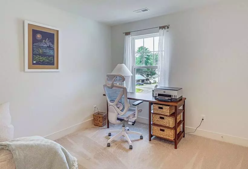 Maryland Family Home 1 Block To North East River!