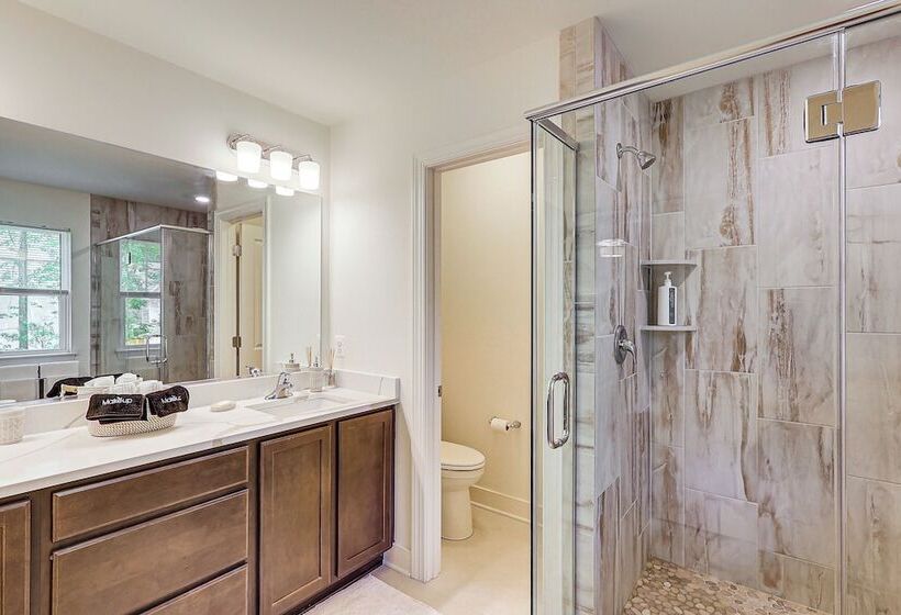 Maryland Family Home 1 Block To North East River!