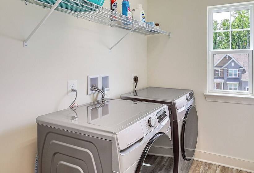 Maryland Family Home 1 Block To North East River!