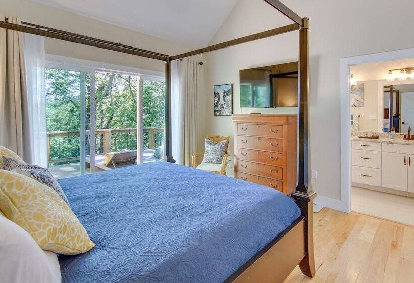 Modern Hendersonville Home: Deck & Mountain Views!