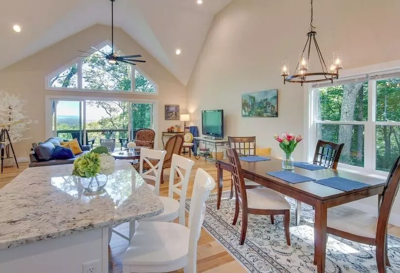 Modern Hendersonville Home: Deck & Mountain Views!