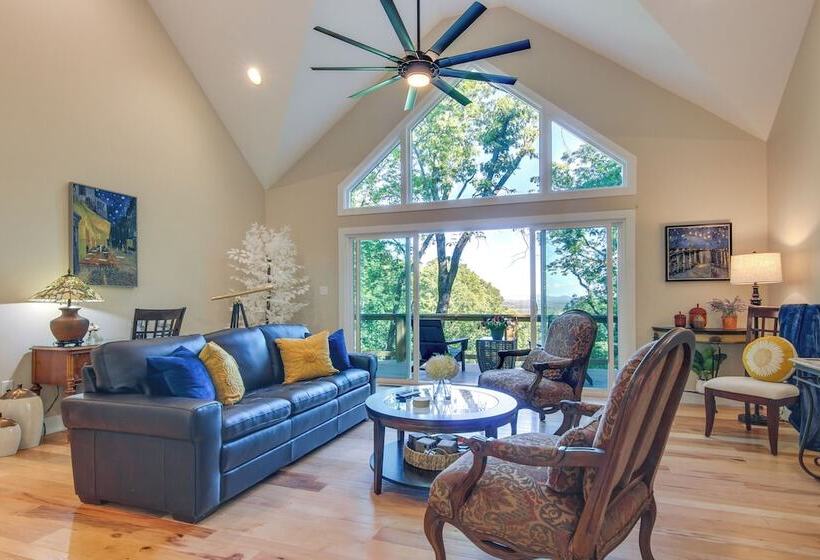 Modern Hendersonville Home: Deck & Mountain Views!