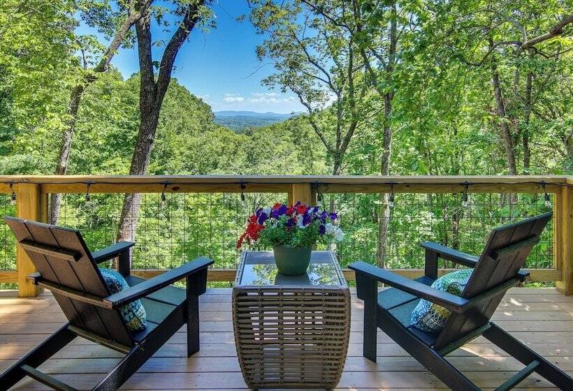 Modern Hendersonville Home: Deck & Mountain Views!