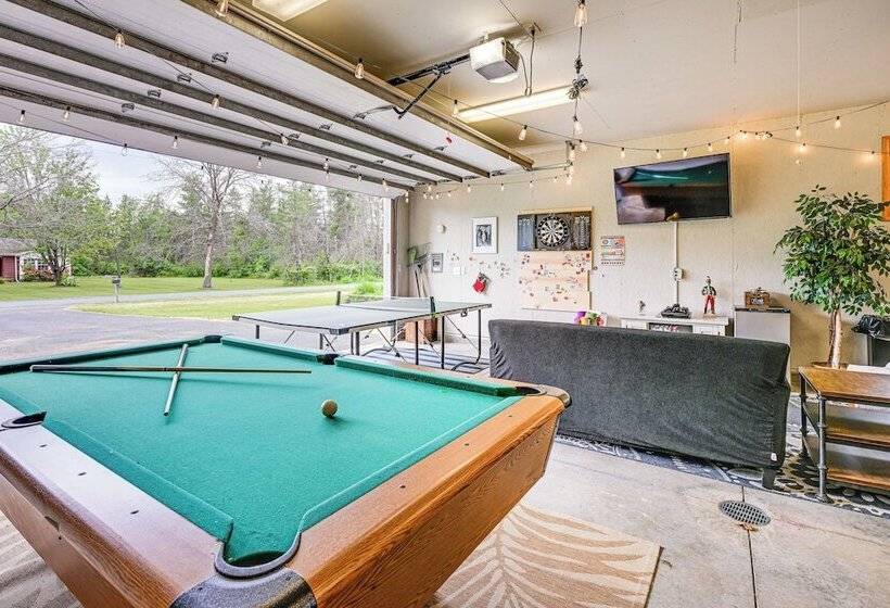 New Lisbon Home W/ Fire Pit & Ping Pong!