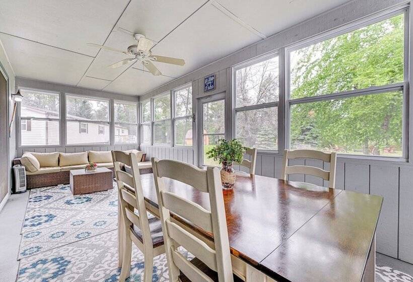 New Lisbon Home W/ Fire Pit & Ping Pong!